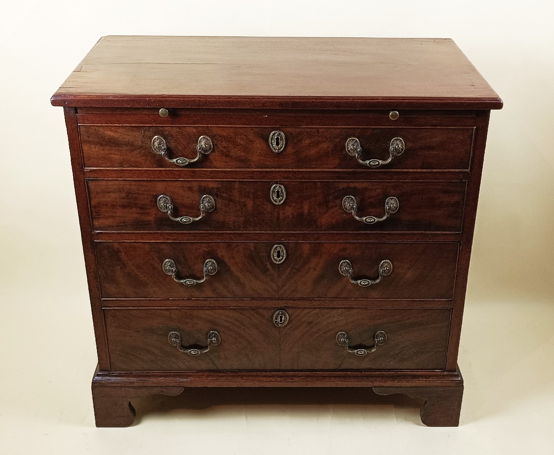 Georgian Bachelors Chest of Drawers (1).jpg